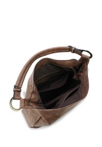 Bruine leren tas met een slouchy ontwerp, brede opening en een enkele schouderriem. Het interieur bevat meerdere zakken en een donkere stofvoering.