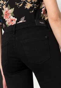 Pepe Jeans SOHO - Vaqueros pitillo - black