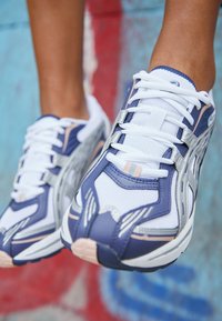 ASICS SportStyle GEL PRELEUS - Sapatilhas - white/pure silver
