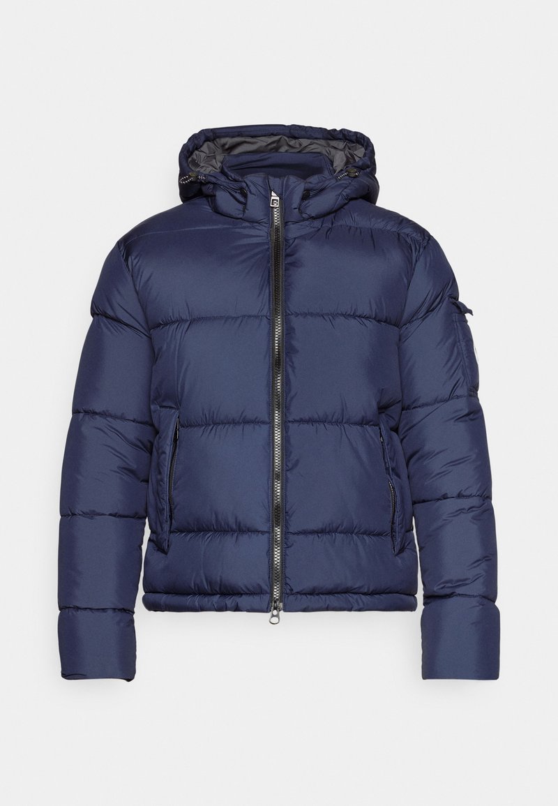 Dunkelblauer Pufferjacke mit Kapuze, ausgestattet mit einem Frontreißverschluss und seitlichen Taschen. Hergestellt aus glattem, leichtem Material mit gesteppten Abschnitten.