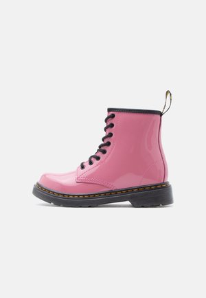 1460 8 EYE BOOT UNISEX - Μποτάκια με κορδόνια - pink