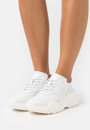 SPRINT - Sneaker low - white