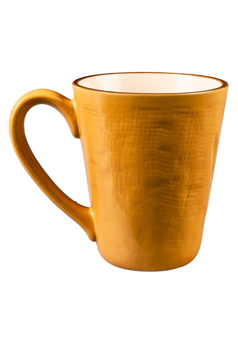Ceramiczny kubek z teksturowanym pomarańczowym zewnętrzem i gładkim kremowym wnętrzem. Posiada solidny uchwyt i lekko rozszerzającą się krawędź.