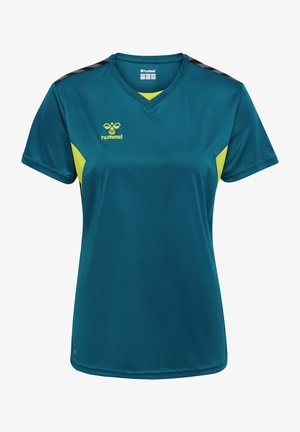 Teal sportshirt met gele accenten, v-hals ontwerp en zwart patroon op de schouders. Gemaakt van ademende stof voor sportief gebruik.