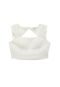 Witte cropped top met een gestructureerd ontwerp, voorzien van brede schouderbanden en een sleutelgatuitsparing aan de achterkant. Gladde textuur, geen patronen.