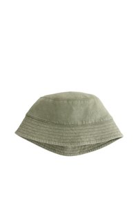Grüner Baumwoll-Bucket-Hut mit abgerundetem Oberteil und breiter, flacher Krempe. Die Textur ist glatt und weist gestickte Akzente entlang der Krempe auf.