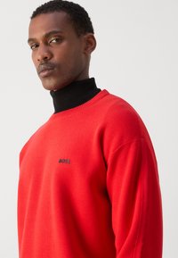BOSS RARTIC - Džemperis - open red