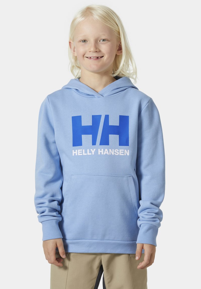 Světle modrá mikina s kapucí vyrobená z měkké tkaniny, s velkým tučným modrým logem "HH" a textem "HELLY HANSEN" na přední straně.