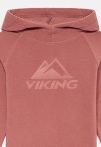 Felpa con cappuccio in rosa tenue, con cappuccio foderato, maniche raglan e un logo testurizzato con un design di montagna sul davanti.