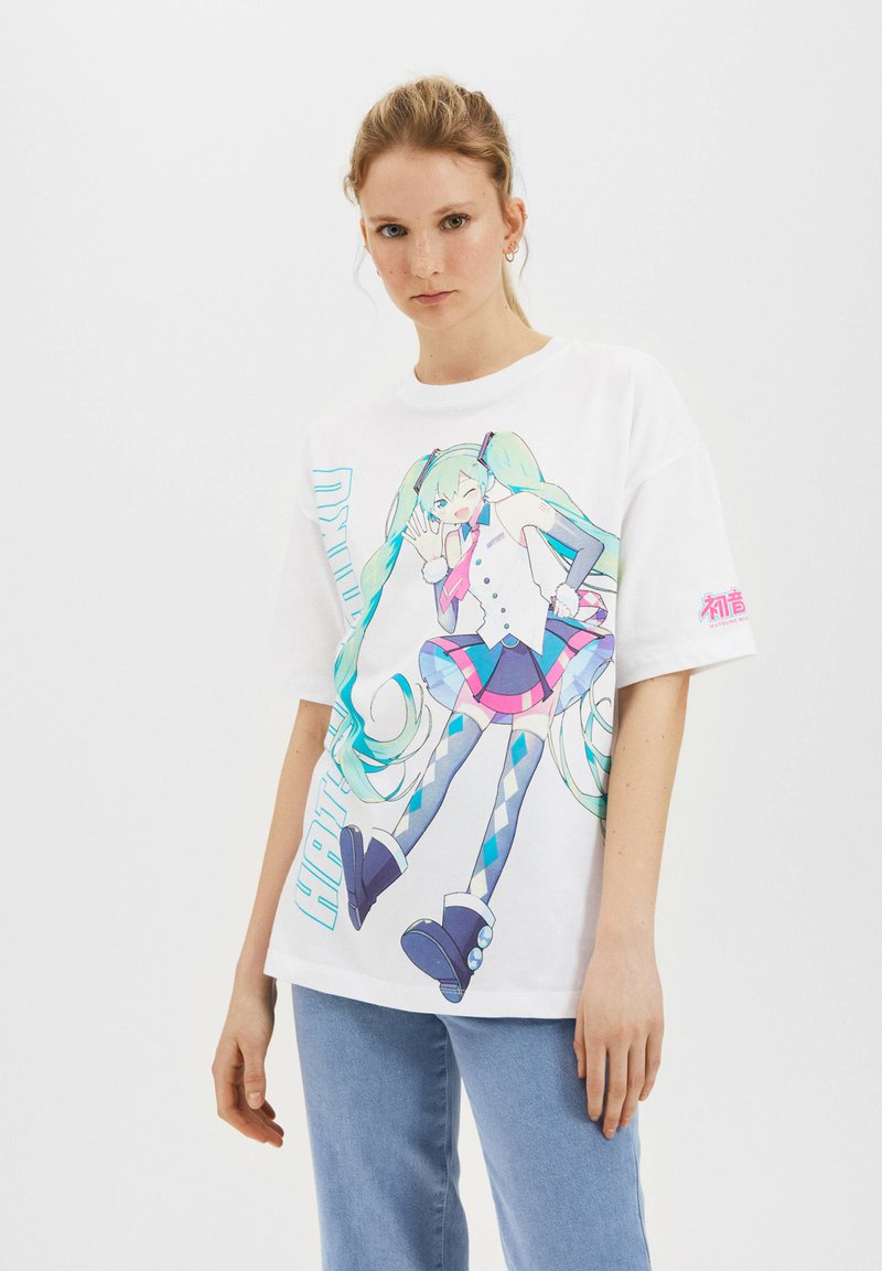PULL&BEAR HATSUNE MIKU Nyomott mintás póló white/fehér Zalando.hu