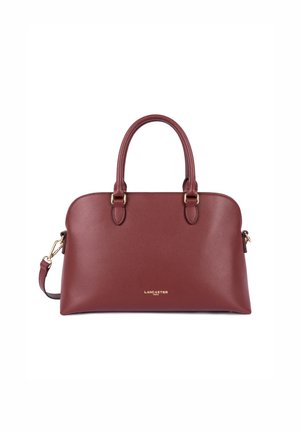 Borsa a tracolla in pelle borgogna con due manici superiori, una tracolla staccabile, hardware dorato e superficie testurizzata. Caratterizzata dal logo del marchio sul fronte.