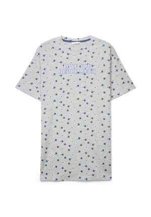 Maglietta grigio chiaro con piccolo motivo di bacche blu e testo viola "TI VOGLIO BENE BACCIARE MOLTO" sul petto.