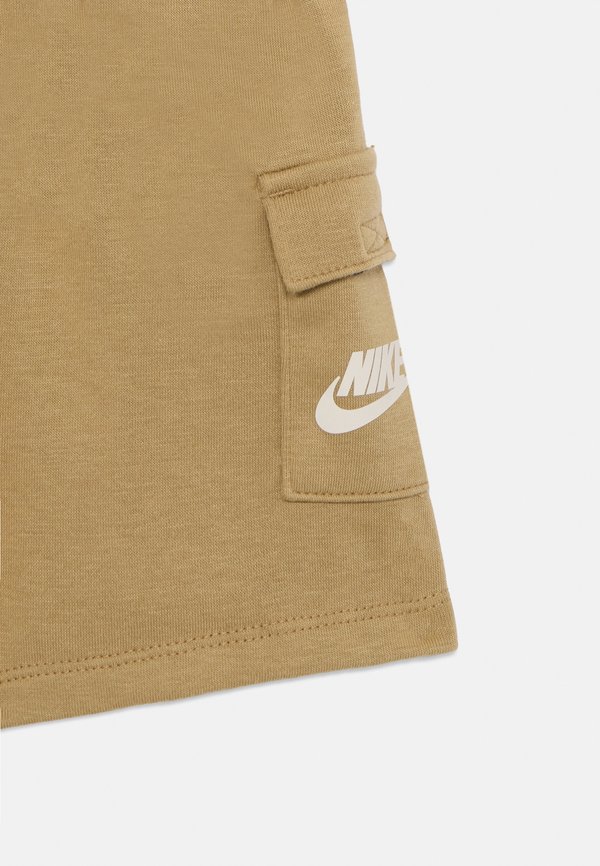 SET - Shorts - parachute beige3