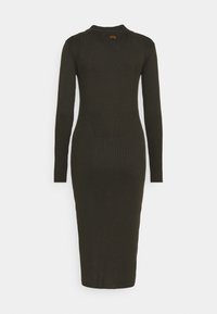 Robe midi en maille côtelée vert olive foncé avec manches longues et motif subtil de contour sur un fond uni.