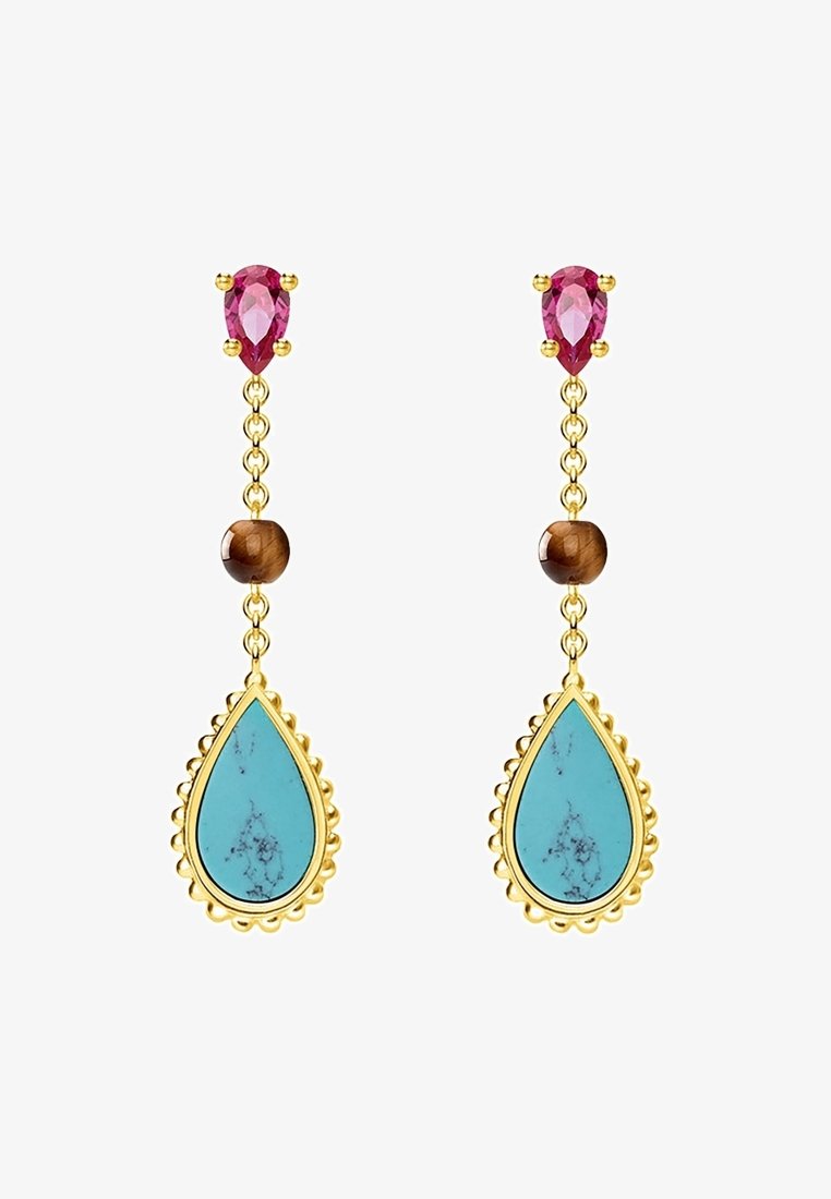 Boucles d’oreilles pendantes en or avec des pierres supérieures en forme de goutte rose, une petite perle marron et de grands pendentifs turquoise en forme de goutte avec des bords dorés festonnés.