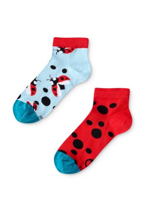 1 PAAR MIT 2 UNTERSCHIEDLICHEN DESIGNS, MOTIV: MARIENKÄFER   PUNKTE      - Socks - mehrfarbig
