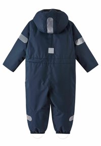 Marineblauwe waterdichte overall met een capuchon, voorzien van zilveren accenten op de schouders en mouwen, elastische manchetten en een versterkte zit.
