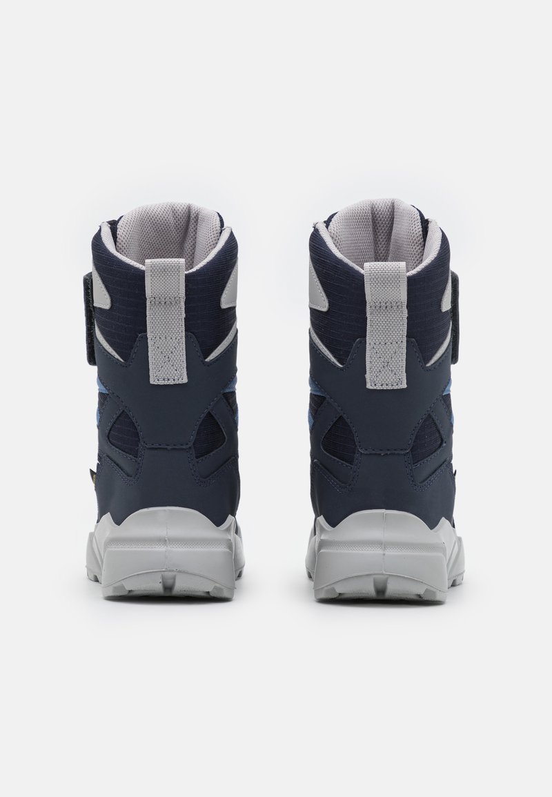 Dunkelblaue High-Top-Sneaker mit grauen Akzenten, strukturiertem Material und zwei verstellbaren Riemen. Mit verstärktem Absatz und gepolstertem Innenraum.