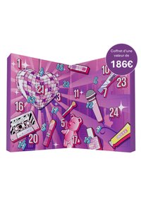 Calendrier de l'Avent avec un design rose et violet, comportant une boule disco en forme de cœur, des produits de maquillage et des portes numérotées pour chaque jour.