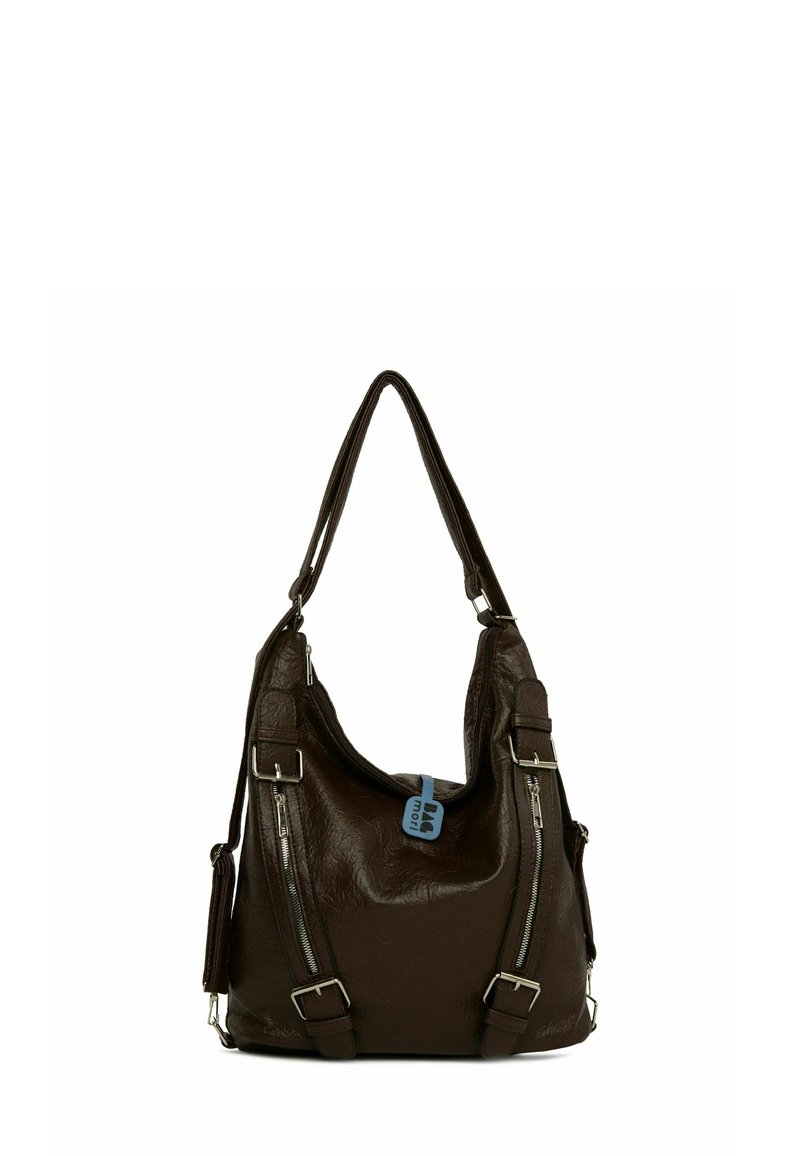 Hnedá umelá kožená taška na rameno so slouch dizajnom, s striebornými zipsami a nastaviteľnými popruhmi pre väčšiu funkcionalitu.