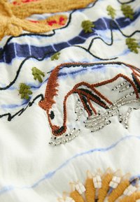 Next REGULAR FIT - SUN SCENE EMBROIDERED APPLIQUE FRONT GRAPHIC SHORT SLEEVE  - T-shirt imprimé - light grey