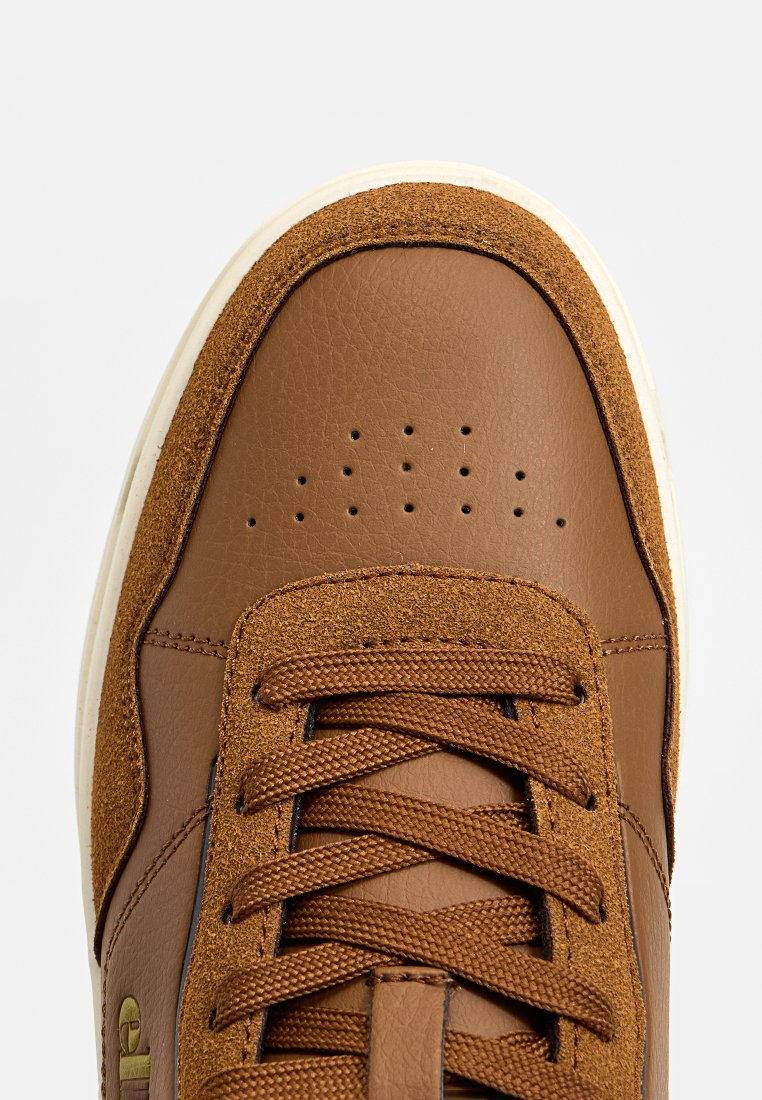 Sneaker low