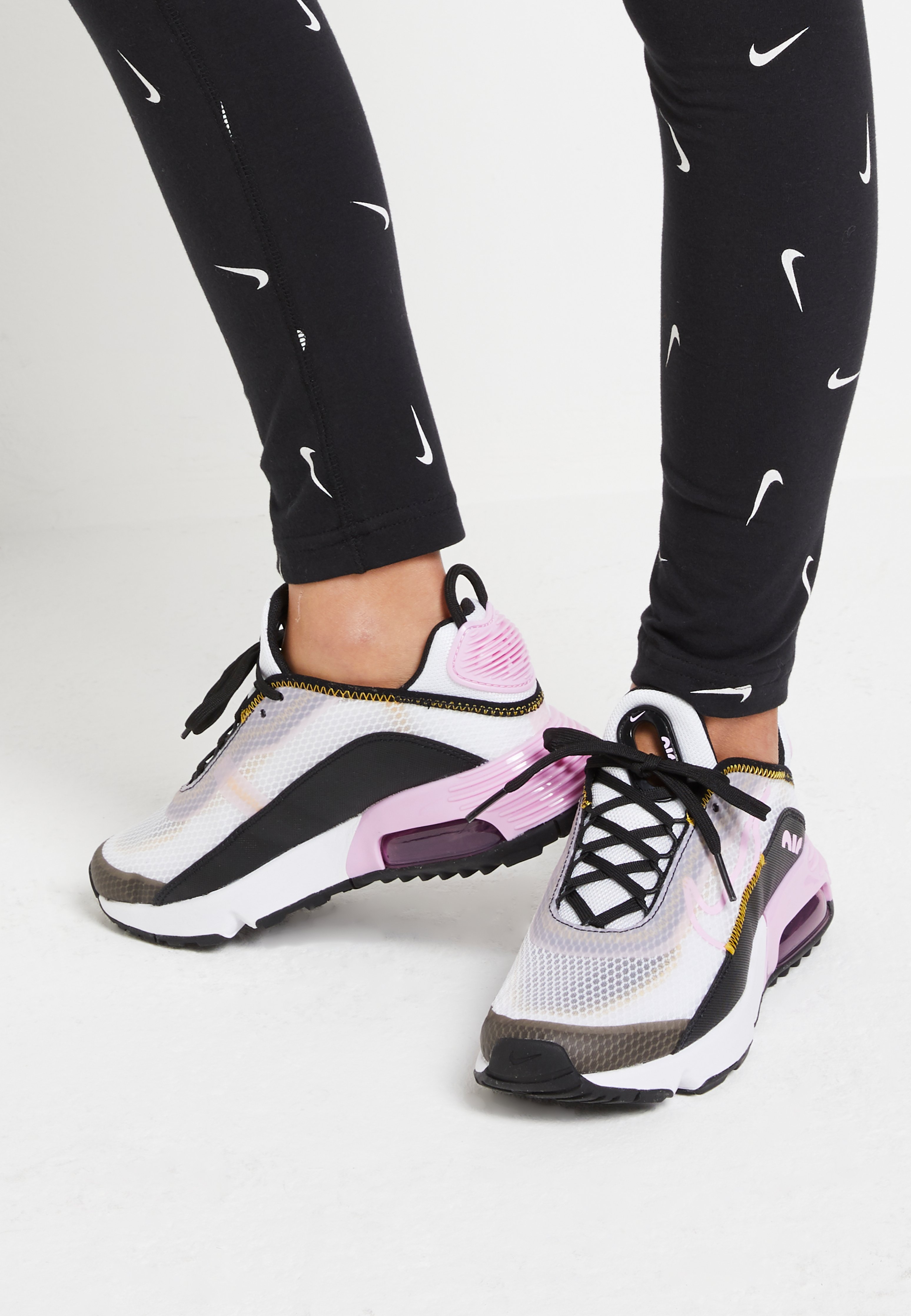 air max 2090 white black pink