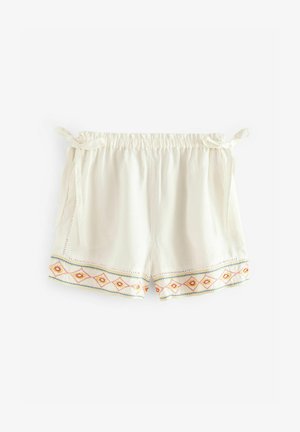 Bijeli, lagani šorts s naboranim strukom i detaljem sa vezanjem. Dekorativna vez na rubu sadrži šarene dijamantske uzorke.