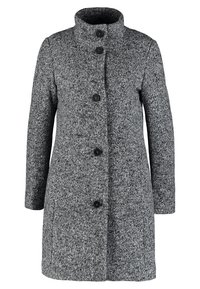 Šedý vlněný kabát s texturovaným povrchem, vysokým límcem a pěti černými knoflíky. Klasický design s dlouhými rukávy a rovým střihem.