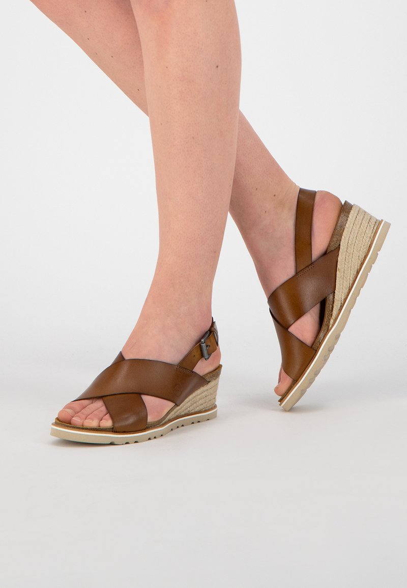 Damen Sneaker | Travelin CAMBRILS Keilsandalette cognac - OJ74374 Damen Sneaker | Travelin CAMBRILS Keilsandalette cognac - OJ74374