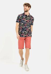 camel active REGULAR FIT - Shorts - faded red