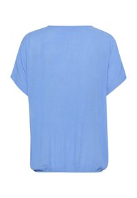 Helles blaues kurzärmliges Oberteil, weicher Stoff, runder Ausschnitt, lockere Passform, elastischer Saum am unteren Ende, schlichte Gestaltung ohne Muster oder Akzente.