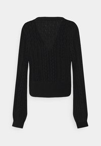 Maglione nero lavorato a maglia con un motivo in pizzo testurizzato, scollatura a V profonda, maniche lunghe e vita aderente.