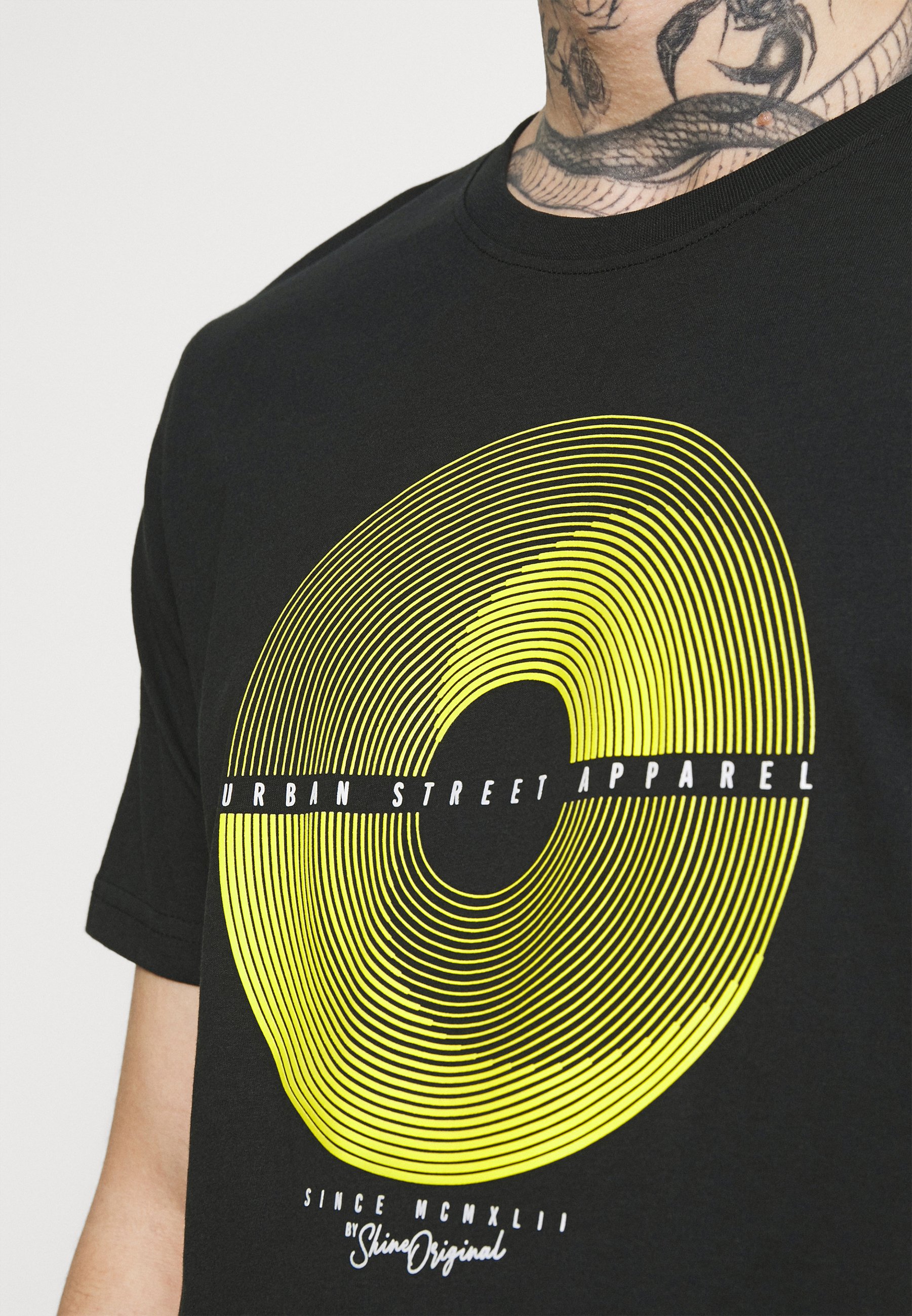 Shine Original PATCH POCKET TEE - T 