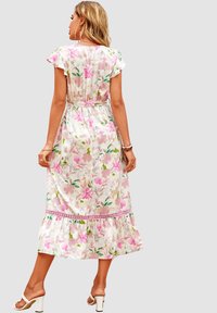 Outfitters Nation Vestido informal - rosa