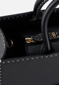 Elisabetta Franchi IMPUNTURE A CONTRASTO Borsa a mano nero