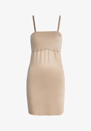 Beige slipdress met dunne straps, gemaakt van een gladde stof. Heeft een aansluitend lijfje en een rechte zoom, wat zorgt voor een naadloze silhouet.