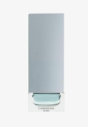 Doftflaska med ett högt, rektangulärt, matt silverlock och en klar glasbas som innehåller ljusblå vätska, märkt "Contradiction for men."