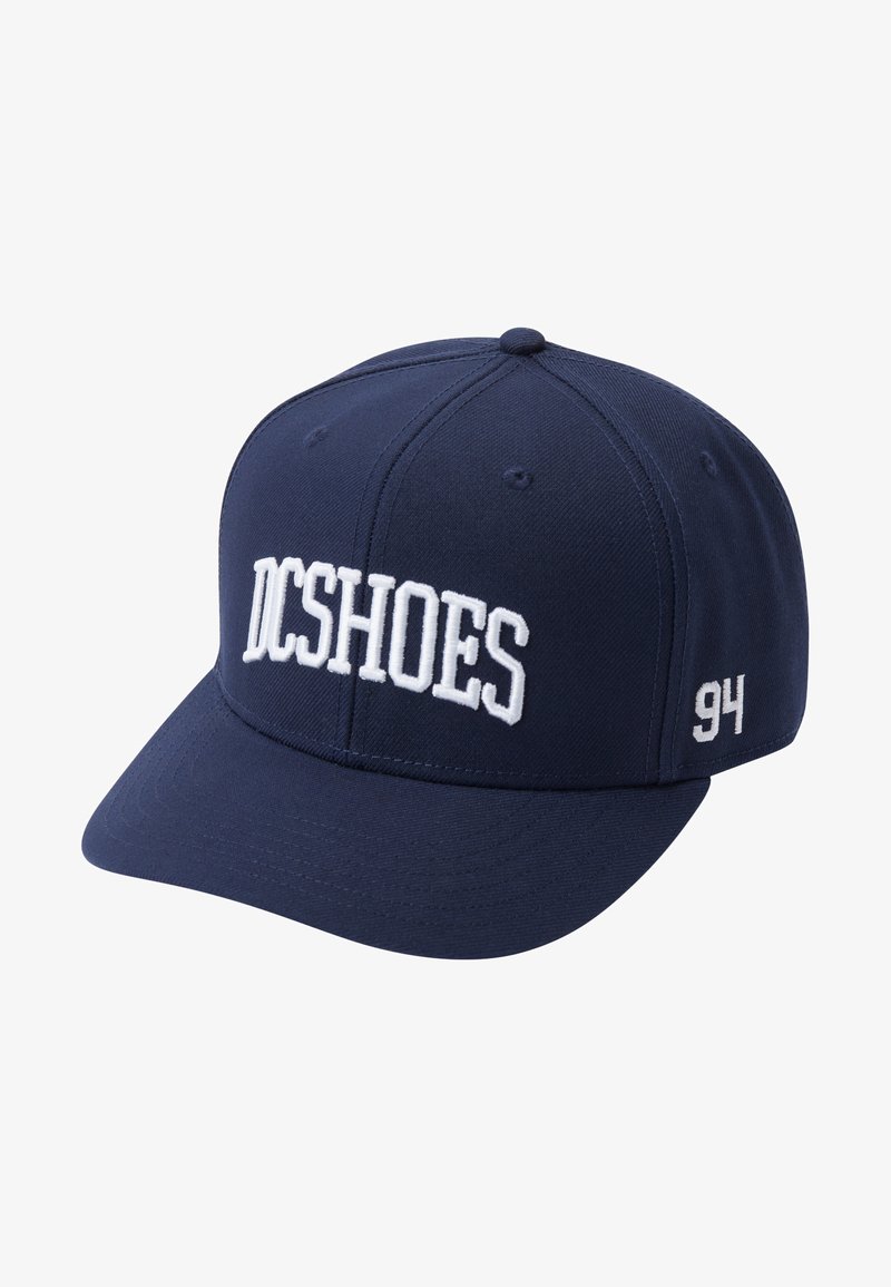 Navyblaue Kappe mit weißem "DCSHOES"-Logo auf der Vorderseite und der Zahl "94" auf der Seite gestickt; aus strukturiertem Stoff gefertigt.