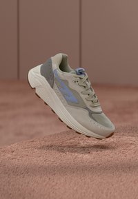 Δεν επιλέχθηκε, star white/shark skin/blue heron