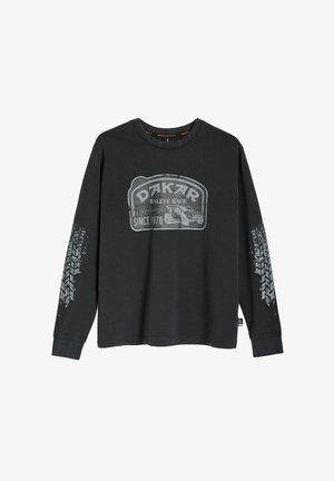 Czarna koszulka z długim rękawem wykonana z bawełny, z grafiką przedstawiającą wyścig Rajdu Dakar na piersi oraz wzorem bieżnika opon na rękawach.