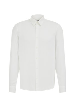 Cămașă albă cu mânecă lungă, cu guler clasic, textură netedă și luciu subtil, având un tiv drept și închidere cu nasturi standard.