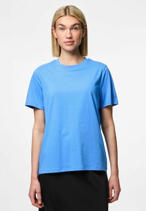 T-shirt in cotone azzurro chiaro con maniche corte, scollatura rotonda e vestibilità rilassata. Tessuto morbido senza motivi o dettagli visibili.
