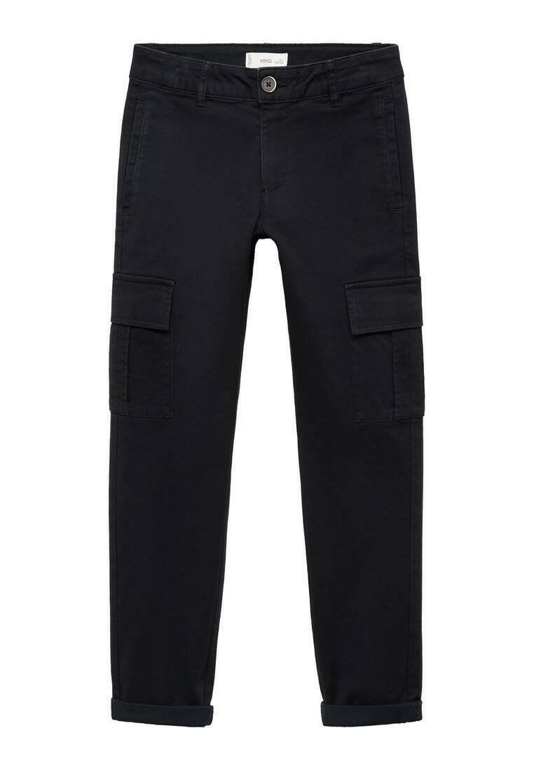 Zwarte cargo-broeken met een slim fit, voorzien van twee grote zijzakken, opgerolde broekspijpen en een knoopsluiting, gemaakt van duurzame stof.
