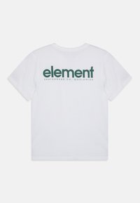 Hvit bomull t-skjorte med et grønt "element"-logo og teksten "SKATEBOARD CO. - WORLDWIDE" trykket på baksiden. Korte ermer, rund hals.
