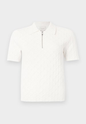 Polo shirt bianco a maniche corte con un motivo a diamante testurizzato, dotato di colletto e zip frontale a mezza lunghezza. Adatto per un look casual.