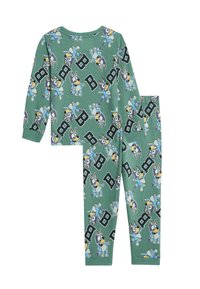 Ensemble de pyjama en coton vert avec des manches longues et un pantalon, décoré de motifs de chiens de dessin animé et d'accents en lettres « B » audacieux.