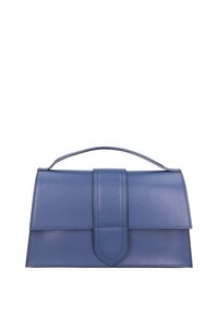 Borsa in pelle blu con forma strutturata, manico superiore e chiusura piatta. Presenta una superficie liscia e linee pulite, offrendo un design minimalista.