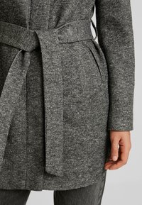 Vero Moda Abrigo corto - mottled dark grey