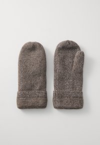 Muffole di lana marroni a coste, con un design a risvolto, caratterizzate da una texture liscia con un leggero luccichio. Parte superiore arrotondata e forma tradizionale.